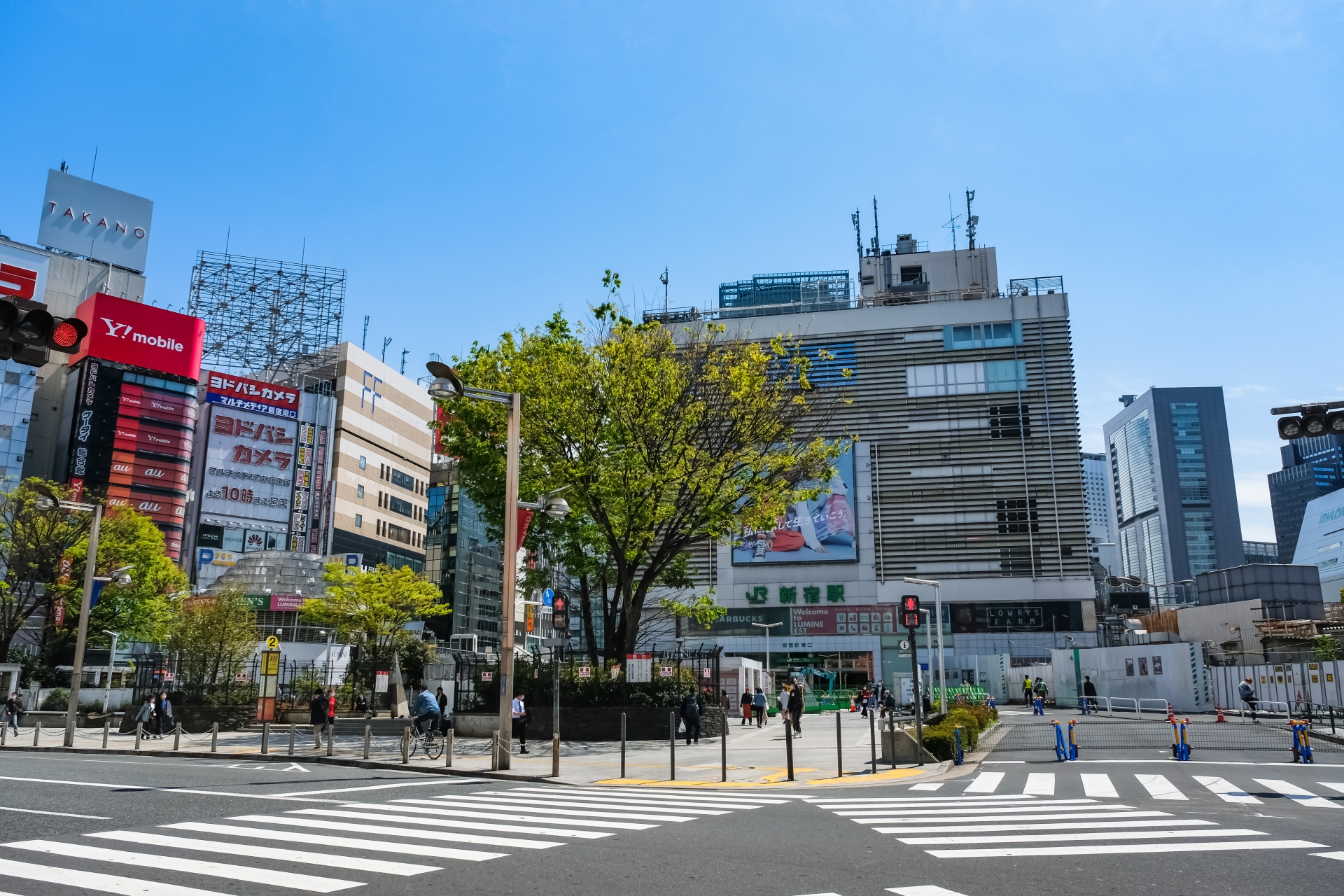 新宿駅から徒歩1分
